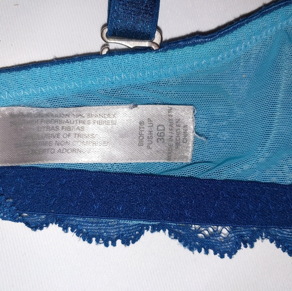 Victoria Secret bra.  36D - Picture 8 of 8